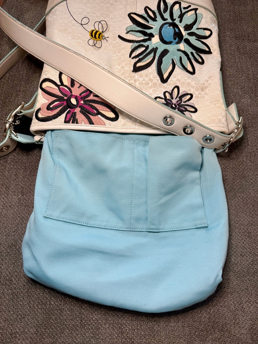 Coach Signature White Floral Bee Duffle Crossbody Bag No. A0769-F10871 - Picture 10 of 11